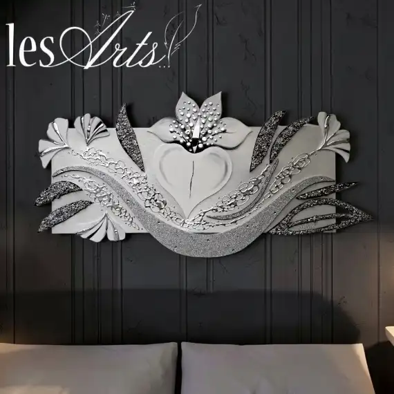 Installazione fiore bianco argento 