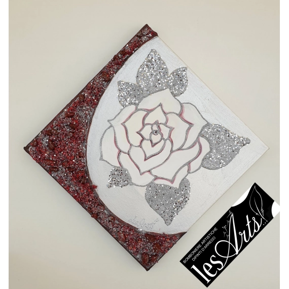 Rosa bianca pietre bordeaux